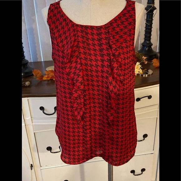 Elle Red sleeveless ruffled top Small - Picture 2 of 6